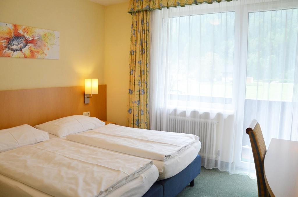Gasthof Pension Gruner Anger Hallstatt Room photo